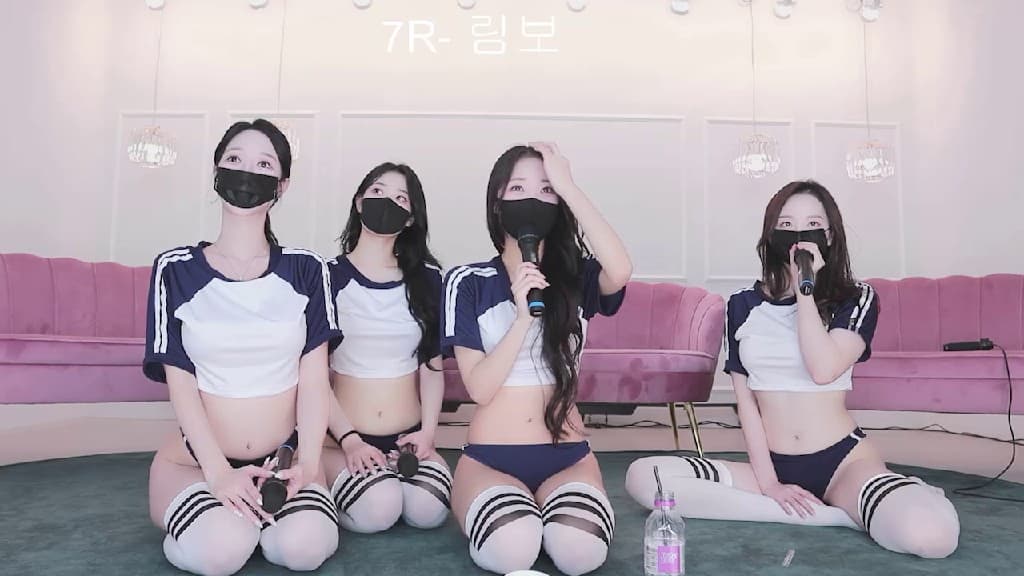 韩国直播色情综艺：粉嫩美乳主播热舞，美腿诱惑尽显风情