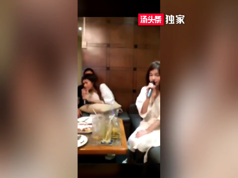 东南亚KTV公主劲舞自拍 尽享淫荡异国风情 热辣公主狂野扭动 性感身姿迷人诱惑 淫语挑逗 露出诱人