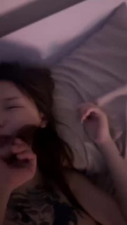 吃瓜的精神小妹在床上叫爸爸，化身符文战士，激情四射。