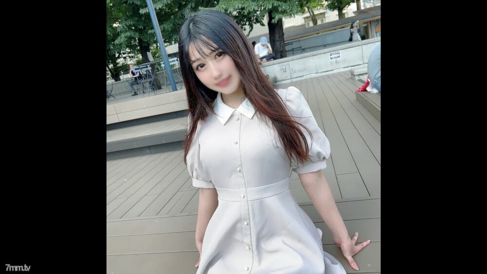 首次亮相限时优惠！年轻美白女大学生无码自拍，体验连续阴道射精的刺激！