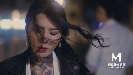 《MAN0008 无法传递的爱与情欲 私密时刻麻豆传媒》 《无法传递的爱与情情色私密时刻麻豆传媒》