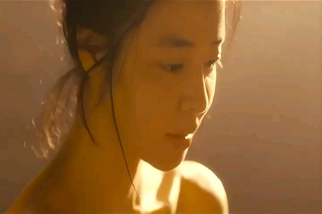 韩国女星全裸床戏，美腿美胸，身材相貌绝佳，诱人画面令人沉醉。